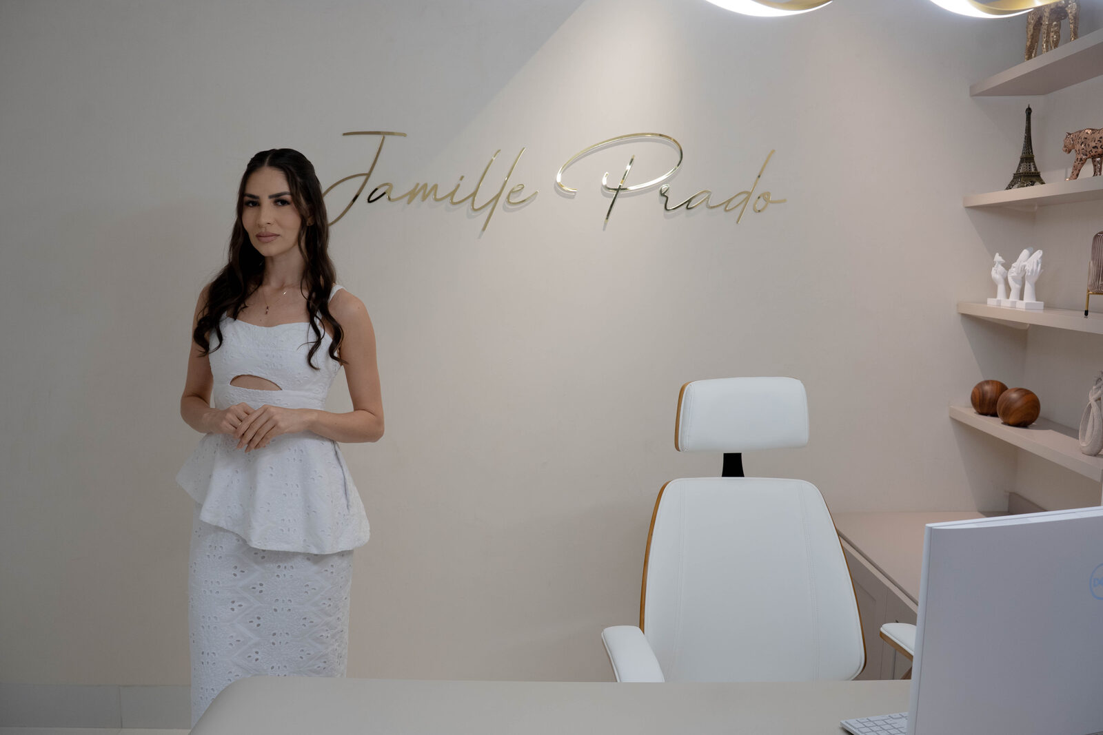 Dra. Jamille Prado na clínica